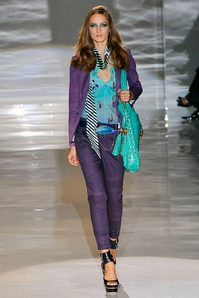 Look 16
